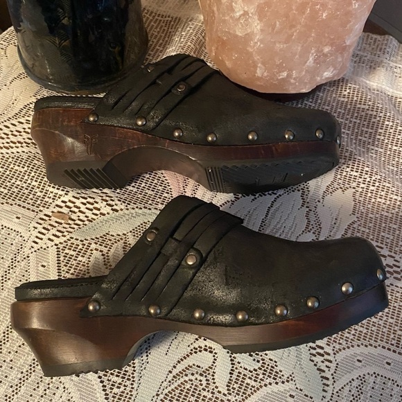 Frye Clogs Womens Size 5.5 Black Leather Clara Campus Studded Clogs - Picture 5 of 13